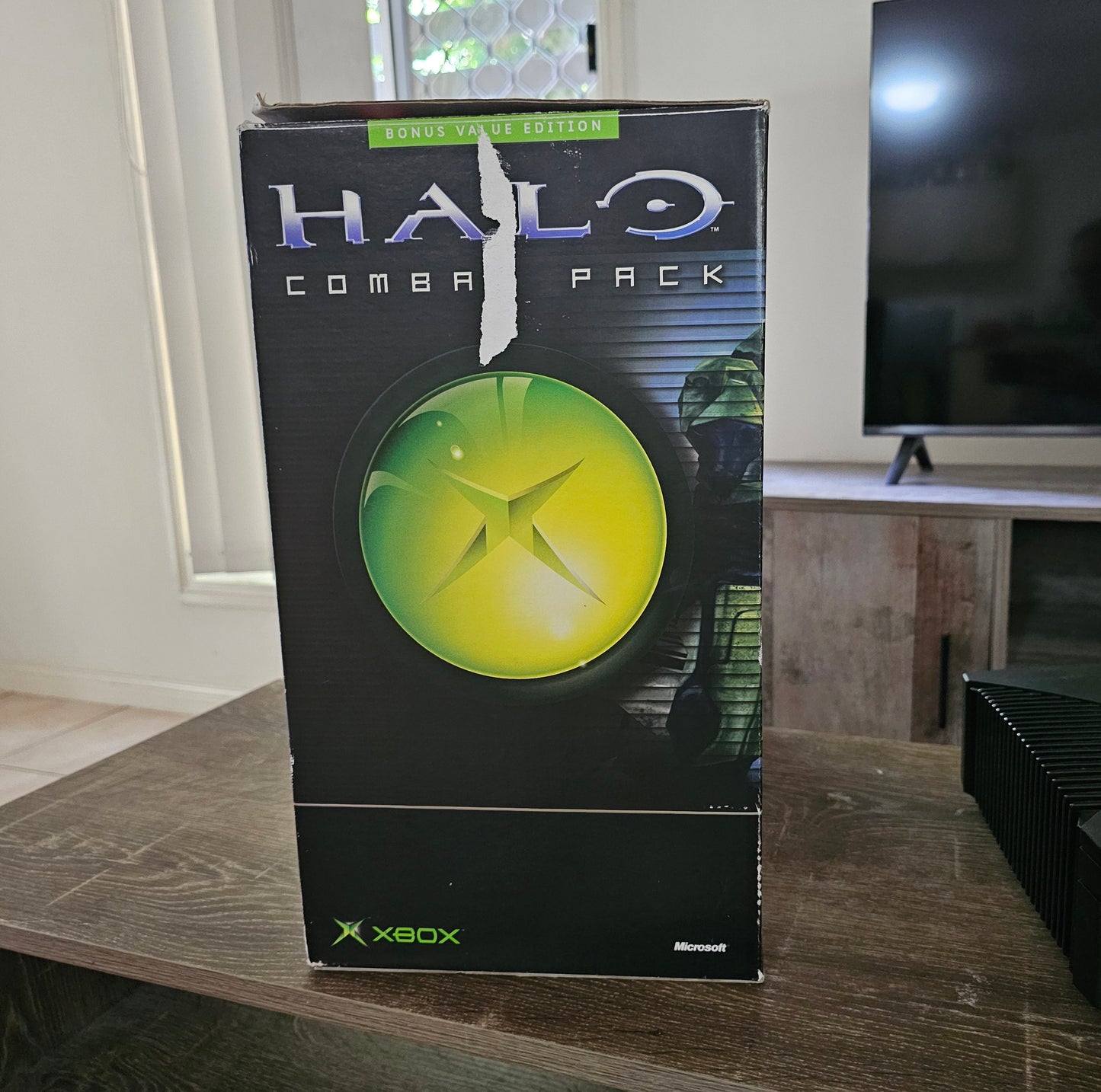 Original Xbox v1.0 Halo Combat Pack - 128mb RAM with 2TB Hard Drive