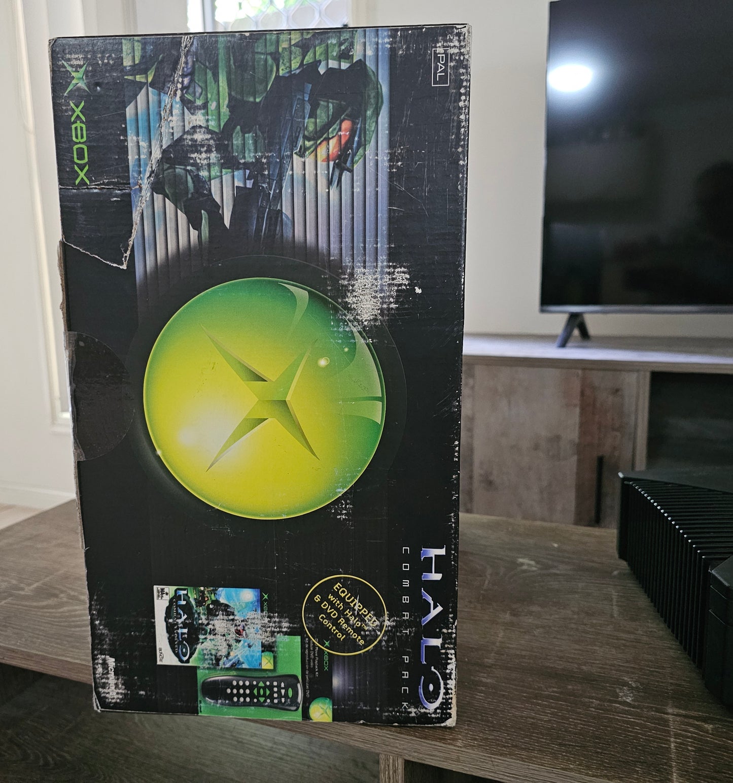 Original Xbox v1.0 Halo Combat Pack - 128mb RAM with 2TB Hard Drive
